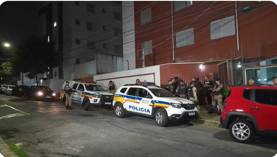 Dupla invade prédio no Caiçara, rouba R$ 26 mil, agride vítimas e foge com refém