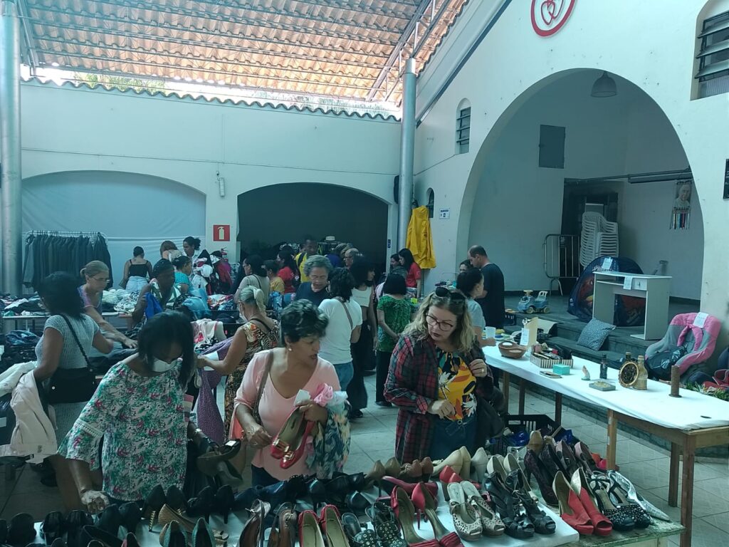 Bazar imperdível na igreja Padre Eustáquio