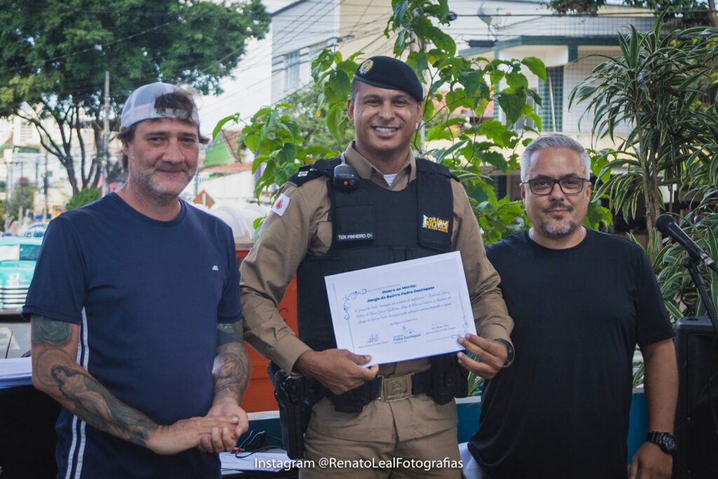 Moradores do Padre Eustáquio homenageiam policiais da 9ª Cia da PMMG